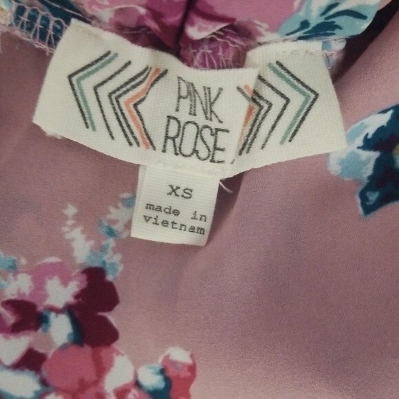 Pink Rose off the shoulder floral print top. Size XS - Picture 5 of 7